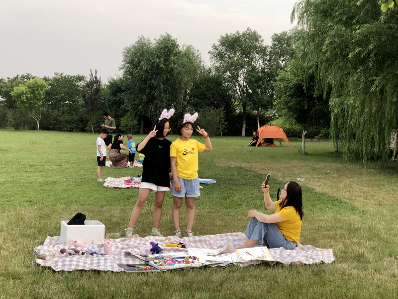 夏令營挑戰(zhàn)地?cái)偨?jīng)濟(jì)，覽眾房車不一樣的活動