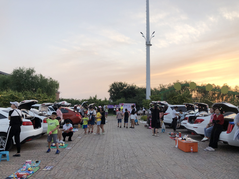 夏令營挑戰(zhàn)地?cái)偨?jīng)濟(jì)，覽眾房車不一樣的活動