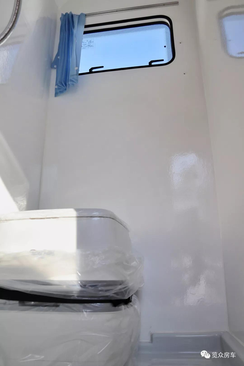 外觀大氣，空間十足的房車